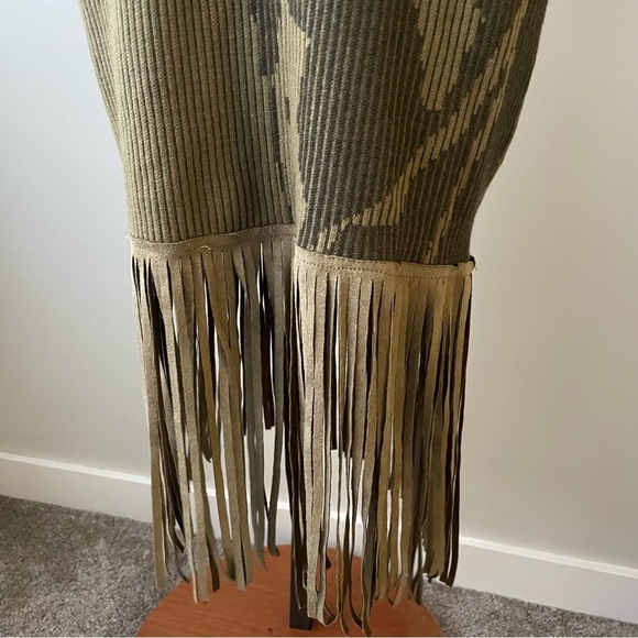 Yohers Olive Camo Knit V-Neck Fringe Hem Bodycon Dress Midi Camoflauge Small NWT - Picture 7 of 10